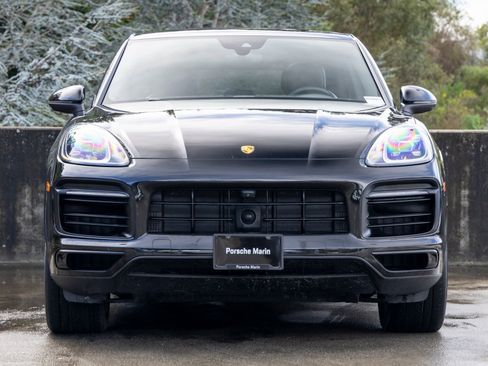 Certified 2023 Porsche Cayenne Platinum Edition w/ Performance Package image 8