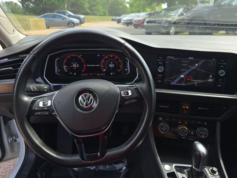 Used 2019 Volkswagen Jetta SEL Premium FWD image 17