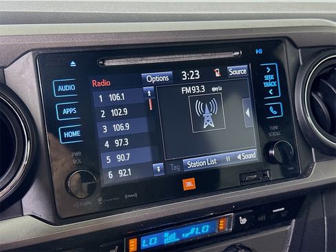 Used 2017 Toyota Tacoma Limited image 26