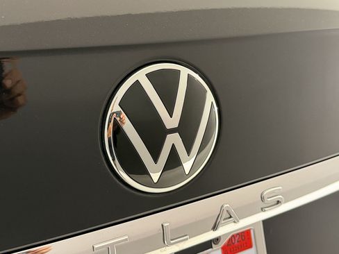 Used 2023 Volkswagen Atlas SE w/ Panoramic Sunroof Package AWD/4WD image 32