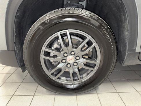 Used 2025 GMC Acadia Elevation image 12