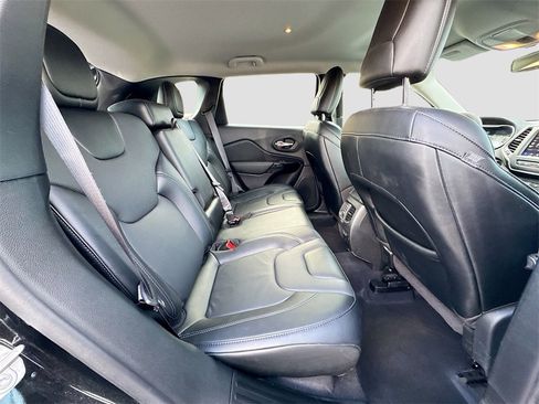 Used 2023 Jeep Cherokee Altitude Lux image 27