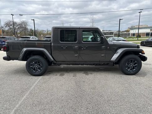 New 2026 Jeep Gladiator Sport AWD/4WD image 6