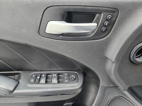 Used 2017 Dodge Charger SXT w/ AWD Plus Group image 38