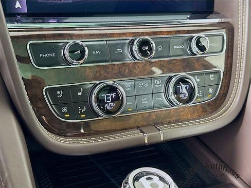 Used 2021 Bentley Bentayga AWD/4WD image 21