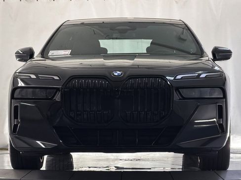 Used 2023 BMW 740i w/ Parking Assistance Package RWD image 5