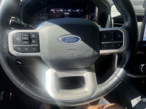 Used 2023 Ford Expedition XLT image 23