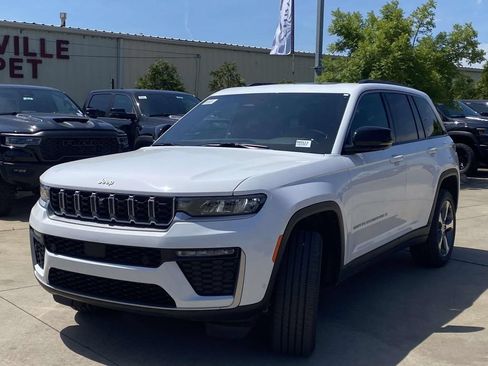 New 2026 Jeep Grand Cherokee Limited w/ Luxury Tech Group II AWD/4WD image 3