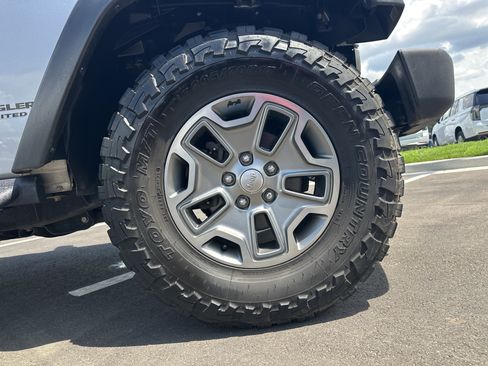 Used 2016 Jeep Wrangler Unlimited Rubicon w/ Dual Top Group AWD/4WD image 13