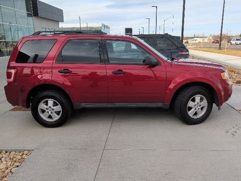 Used 2009 Ford Escape XLT image 2