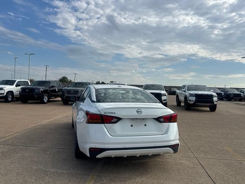 Certified 2025 Nissan Altima 2.5 SV FWD image 18