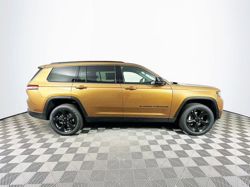 New 2026 Jeep Grand Cherokee L Limited w/ Limited Altitude Package AWD/4WD image 11