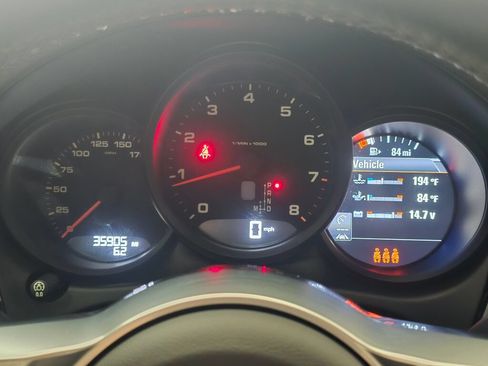 Used 2021 Porsche Macan AWD/4WD image 38