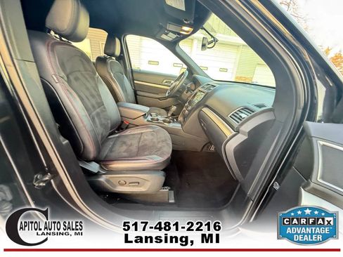 Used 2019 Ford Explorer XLT w/ Equipment Group 202A AWD/4WD image 21