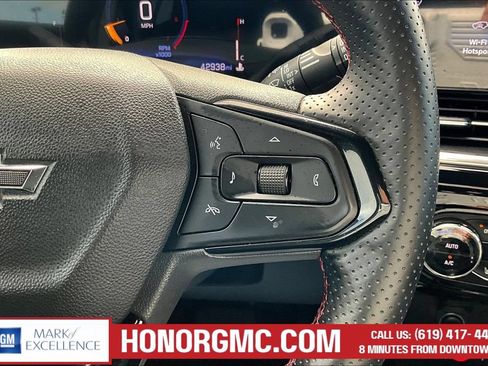 Used 2025 Chevrolet Trax RS w/ Sunroof Package FWD image 12