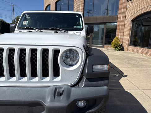 Used 2021 Jeep Wrangler Unlimited Sport w/ Sun And Sound Package AWD/4WD image 9