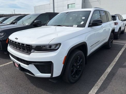 New 2026 Jeep Grand Cherokee Altitude image 3