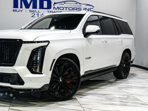 Used 2025 Cadillac Escalade V w/ LPO, Floor Liner Package AWD/4WD image 8