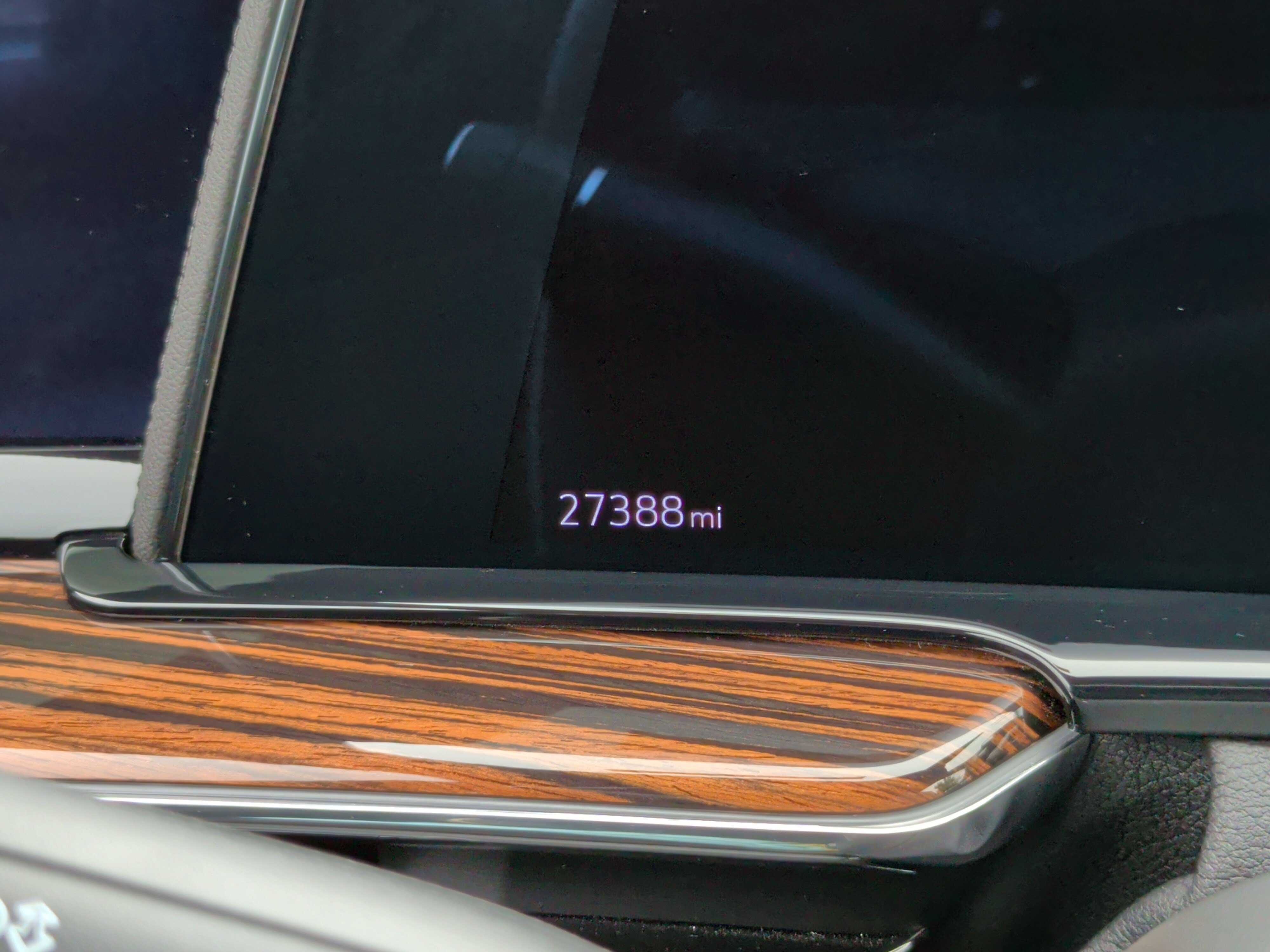 Used 2024 Cadillac Escalade Premium Luxury AWD/4WD image 16