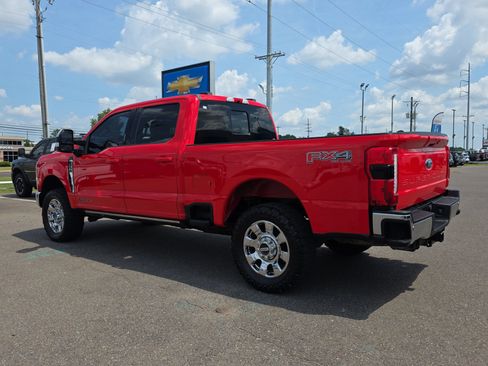 Used 2023 Ford F250 Lariat w/ Lariat Ultimate Package AWD/4WD image 3