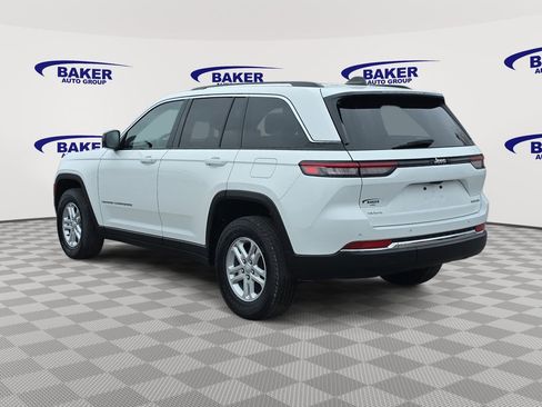 Used 2023 Jeep Grand Cherokee Laredo image 5