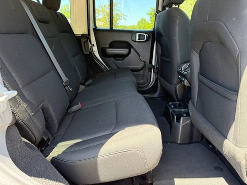 Used 2019 Jeep Wrangler Unlimited Sport S AWD/4WD image 13