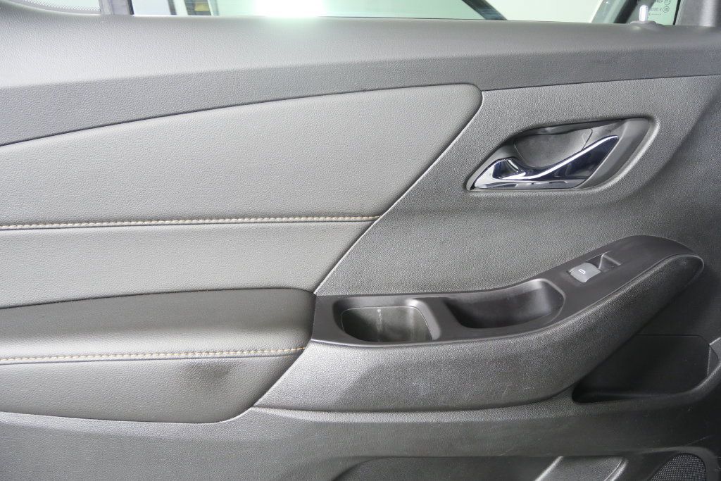Used 2020 Chevrolet Traverse LS FWD image 13