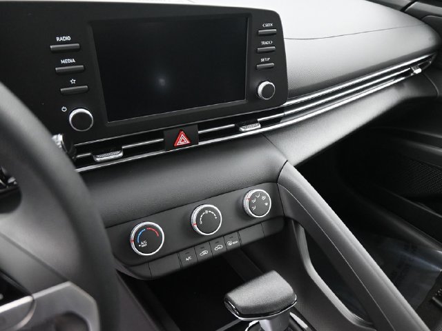 Used 2026 Hyundai Elantra SE FWD image 22