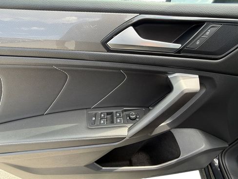 Used 2023 Volkswagen Tiguan SE FWD image 12
