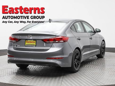 Used 2017 Hyundai Elantra SE w/ Cargo Package image 5