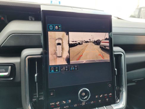 Used 2025 GMC Yukon XL Denali w/ Sun & Power Step Package AWD/4WD image 14