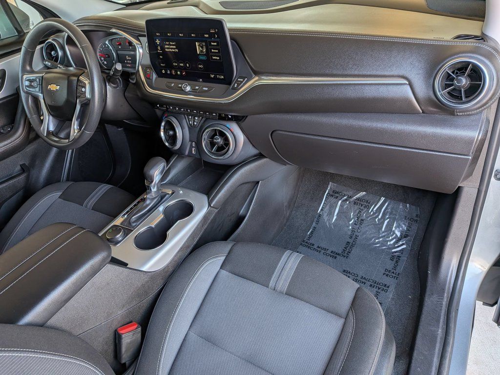 Used 2025 Chevrolet Blazer LT FWD image 31
