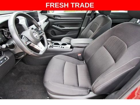 Used 2023 Nissan Altima 2.5 SV w/ SV Premium Package image 6
