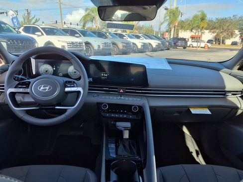 New 2025 Hyundai Elantra SEL image 12