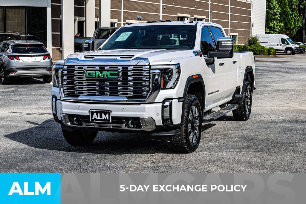 Used 2024 GMC Sierra 3500 Denali w/ Technology Package AWD/4WD image 3