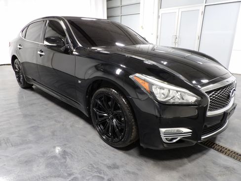 Used 2016 INFINITI Q70 L 3.7 w/ Technology Package AWD/4WD image 2