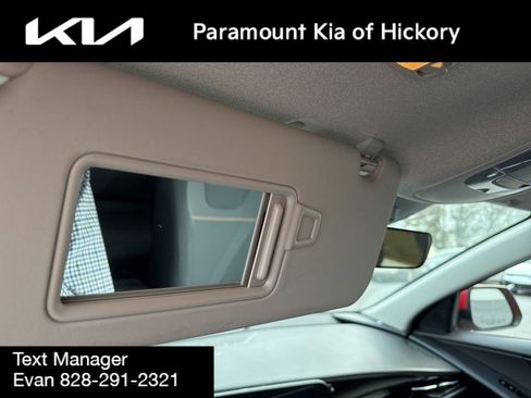 Used 2023 Kia Niro LX image 25