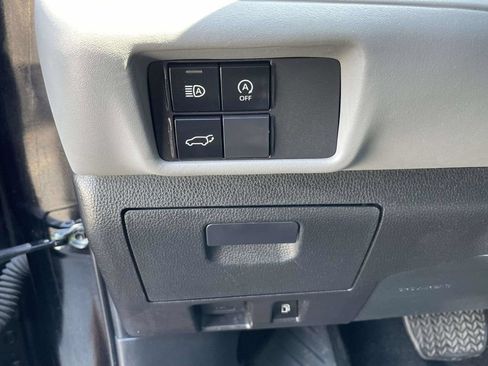 Used 2024 Toyota Highlander XLE AWD/4WD image 28