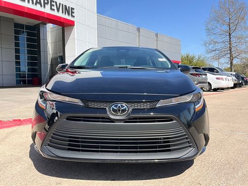 Used 2025 Toyota Corolla LE image 3