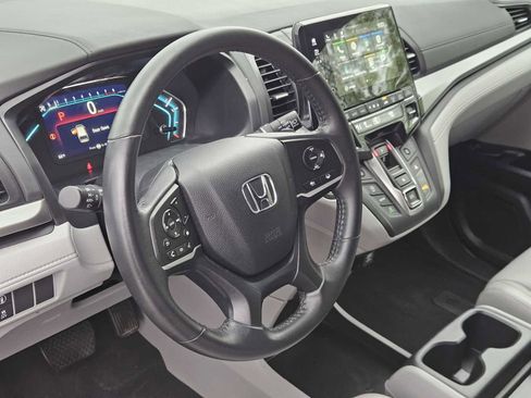 Used 2023 Honda Odyssey EX-L image 2