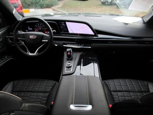 Used 2024 Cadillac Escalade ESV V w/ Heavy-Duty Trailer Package image 15