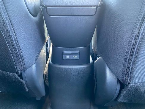 New 2025 Nissan Kicks Play S image 18