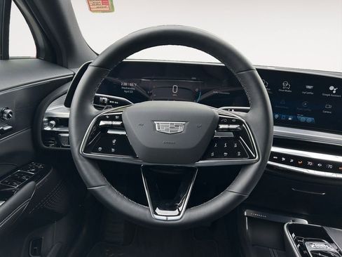Used 2025 Cadillac Lyriq Sport AWD/4WD image 13