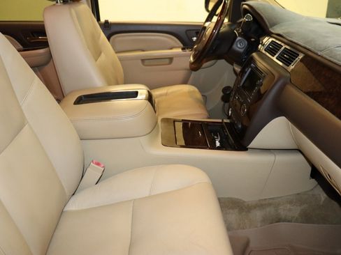 Used 2011 GMC Yukon Denali AWD/4WD image 40