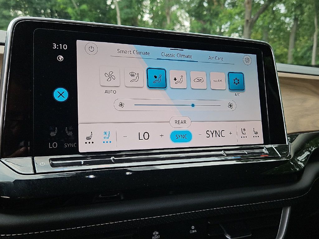 Certified 2025 Volkswagen Atlas SE AWD/4WD image 17