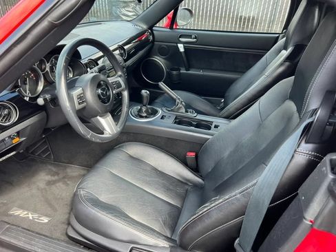 Used 2006 MAZDA MX-5 Miata Grand Touring RWD image 16