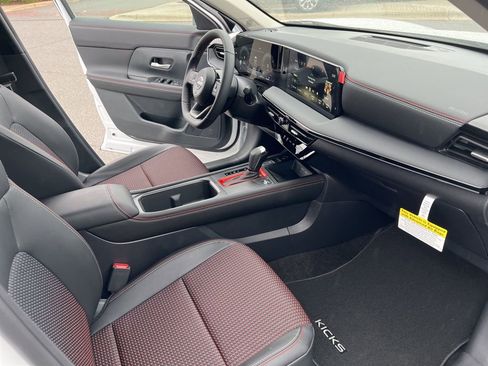 New 2025 Nissan Kicks SR image 23