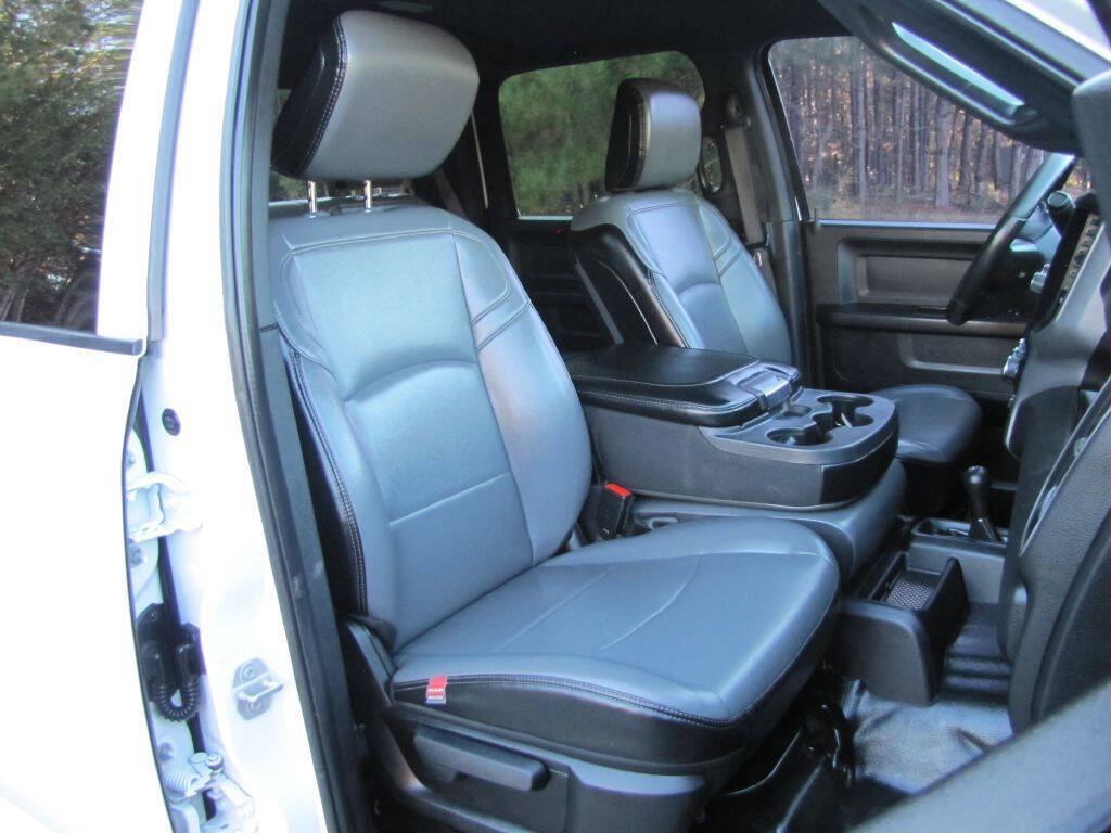 Used 2022 RAM 2500 Tradesman w/ Chrome Appearance Group AWD/4WD image 14