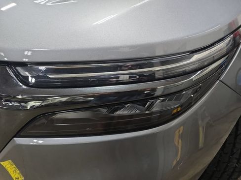 Used 2023 Chevrolet Equinox RS AWD/4WD image 32