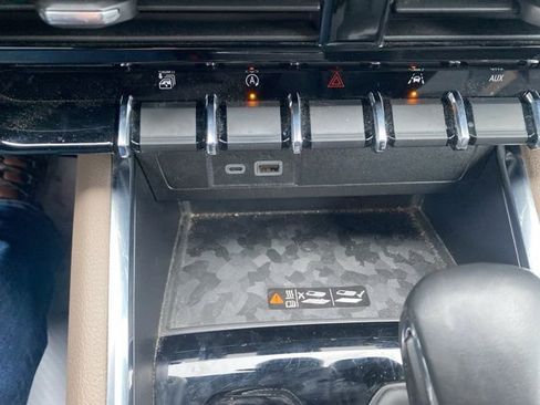 Used 2023 GMC Canyon Denali w/ Denali Black Edition image 15